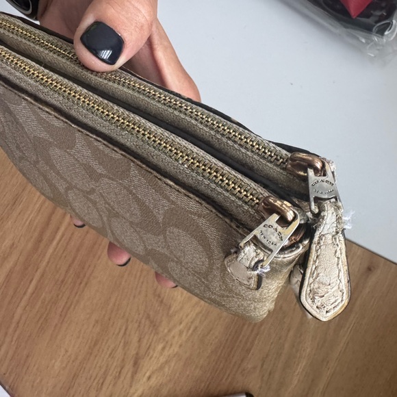 Coach | Double Zipper Wallet - Picture 11 of 15